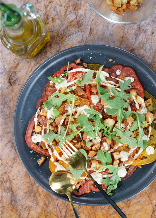 Carpaccio de tomates des champs jaunes et rouges façon BLT