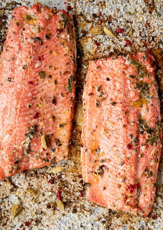 Filets de truite rôtis au sel et aux aromates