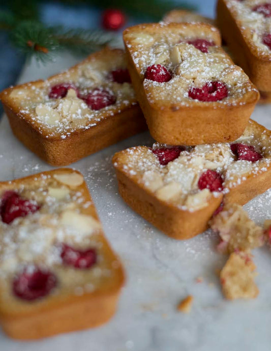 Financiers au beurre noisette, framboises et amandes