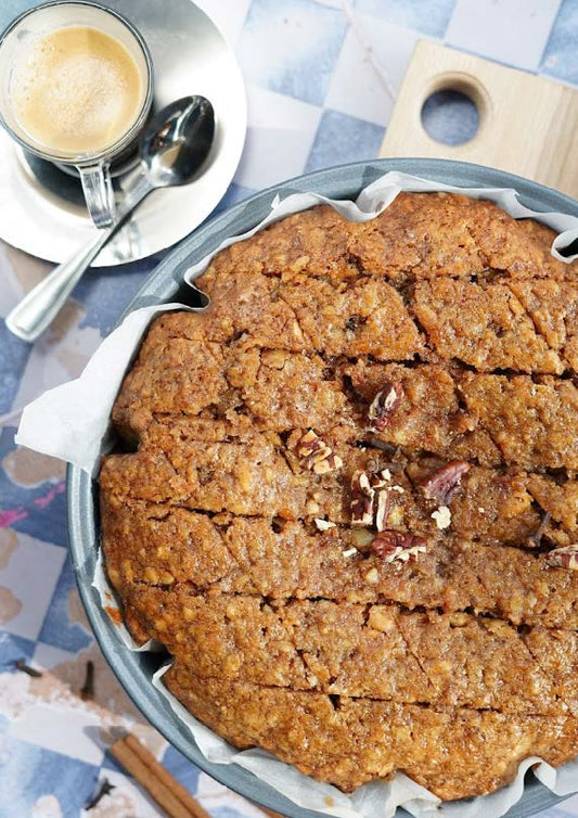 Gâteau aux noix et sirop épicé à la cannelle (Karydopita)