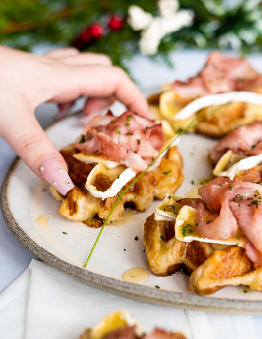 Gaufres de mini croissants au brie et au jambon