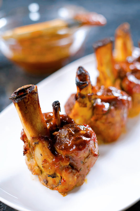 Jarrets de porc braisés et glacés à l’érable