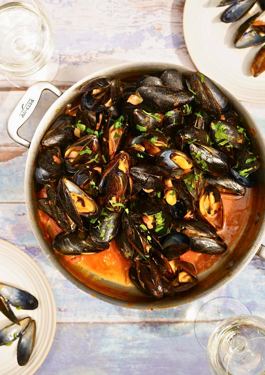 Moules braisées en papillote, sauces variées