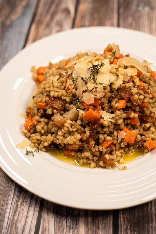 Orge braisé au jus de volaille, aux lardons et au parmesan