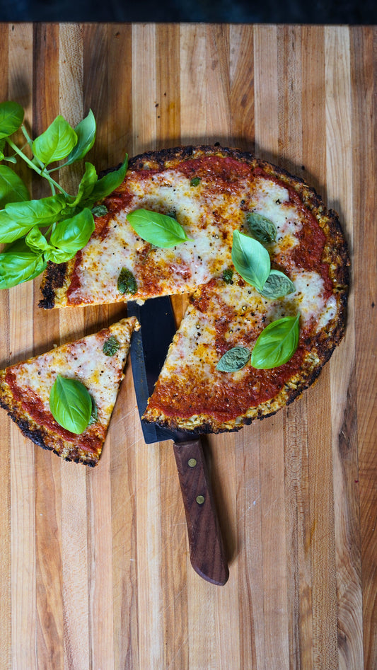 Pizza croûte de chou-fleur à la Margarita