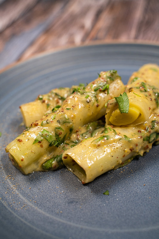 Poireaux à la vinaigrette moutarde, ail et herbes salées