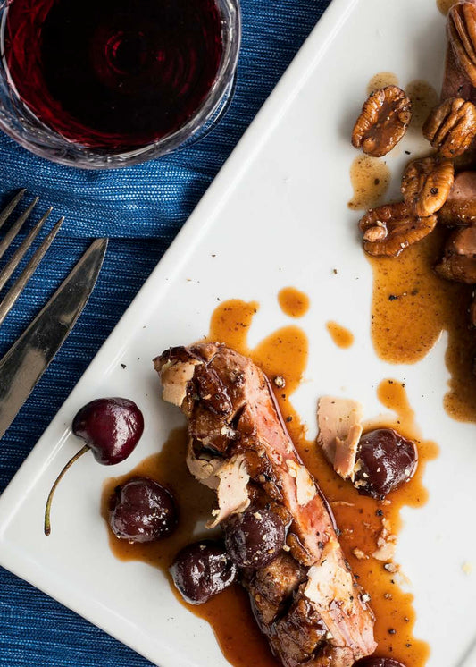 Poitrines de canard aux cerises noires et au foie gras