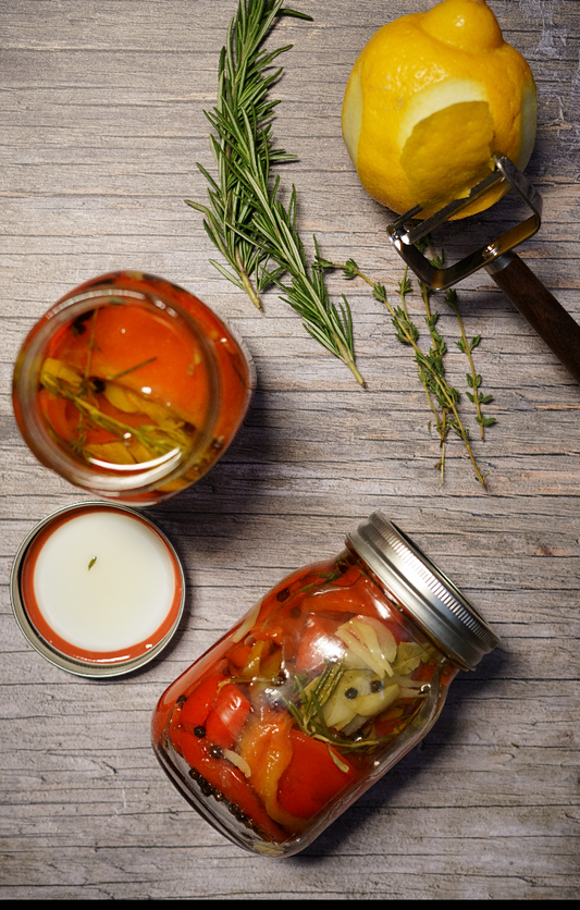 Poivrons confits dans l’huile d’olive, ail et herbes méditerranéennes