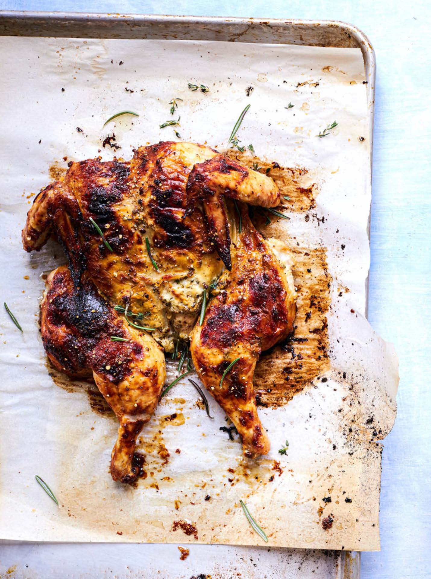 Poulet en crapaudine au fromage de chèvre et aux fines herbes