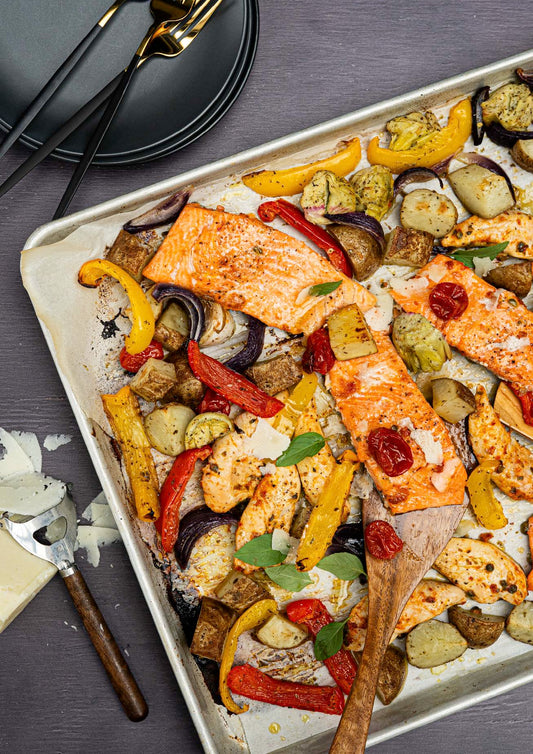 Poulet et saumon façon antipasti, poivrons doux, artichauts et pommes de terre croustillantes