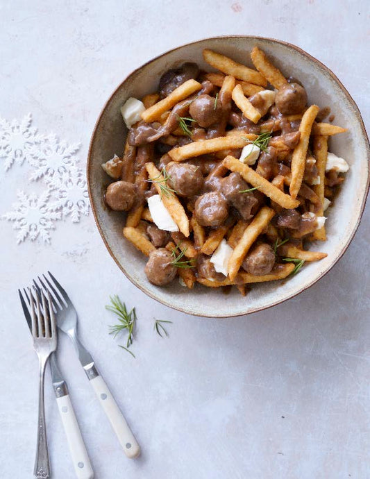 Poutine au ragoût de boulettes et restant de pattes de cochon