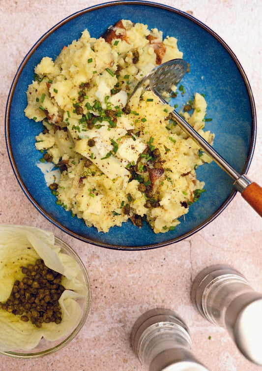 Purée rustique de pommes de terre fumées, huile d’olive fruitée, ail rôti et zestes de citron