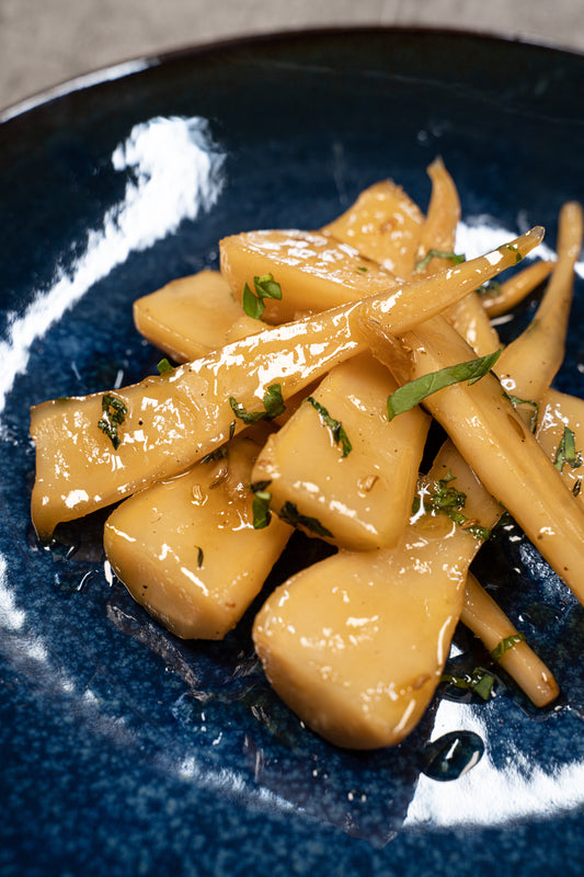 Racines de persil glacées à blanc