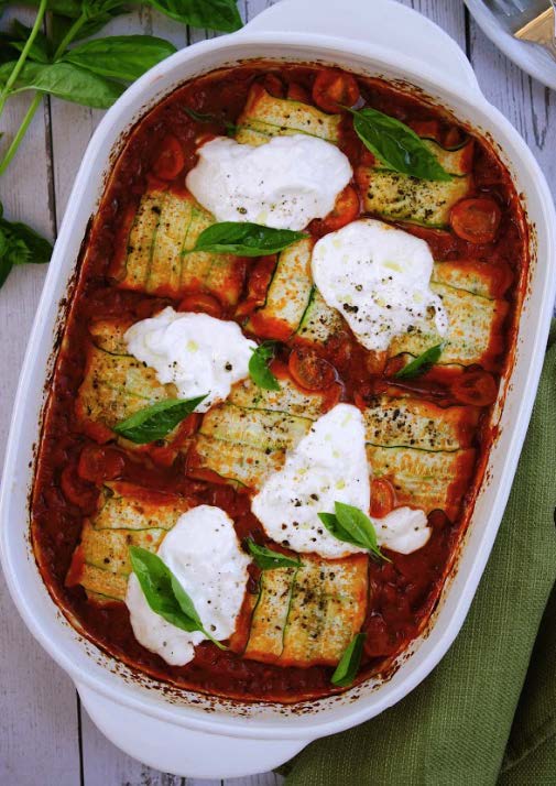 Raviolis de courgettes à la saucisse, sauce tomate et burrata coulante