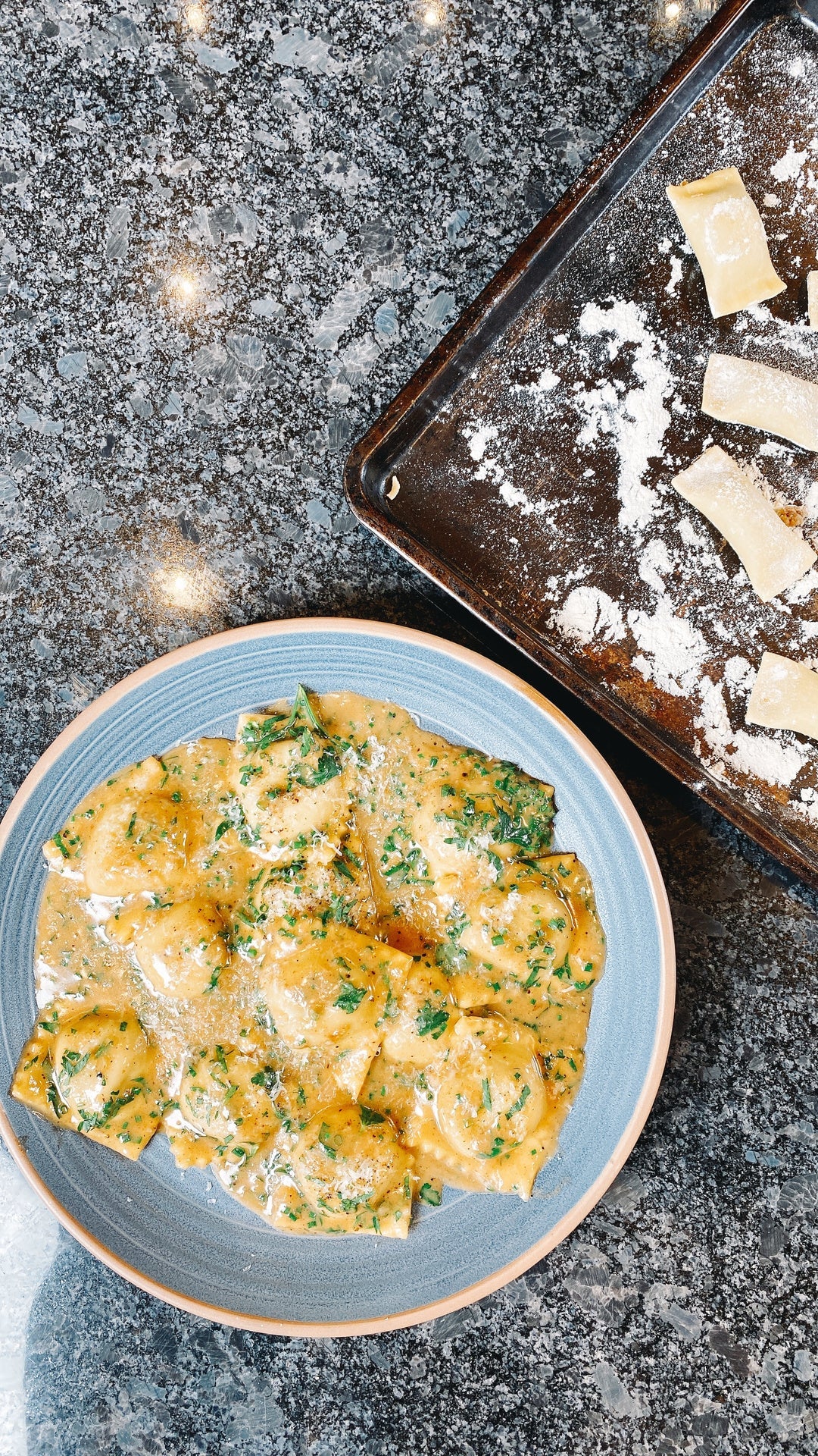 Raviolis farcis au porc braisé et oignons confits