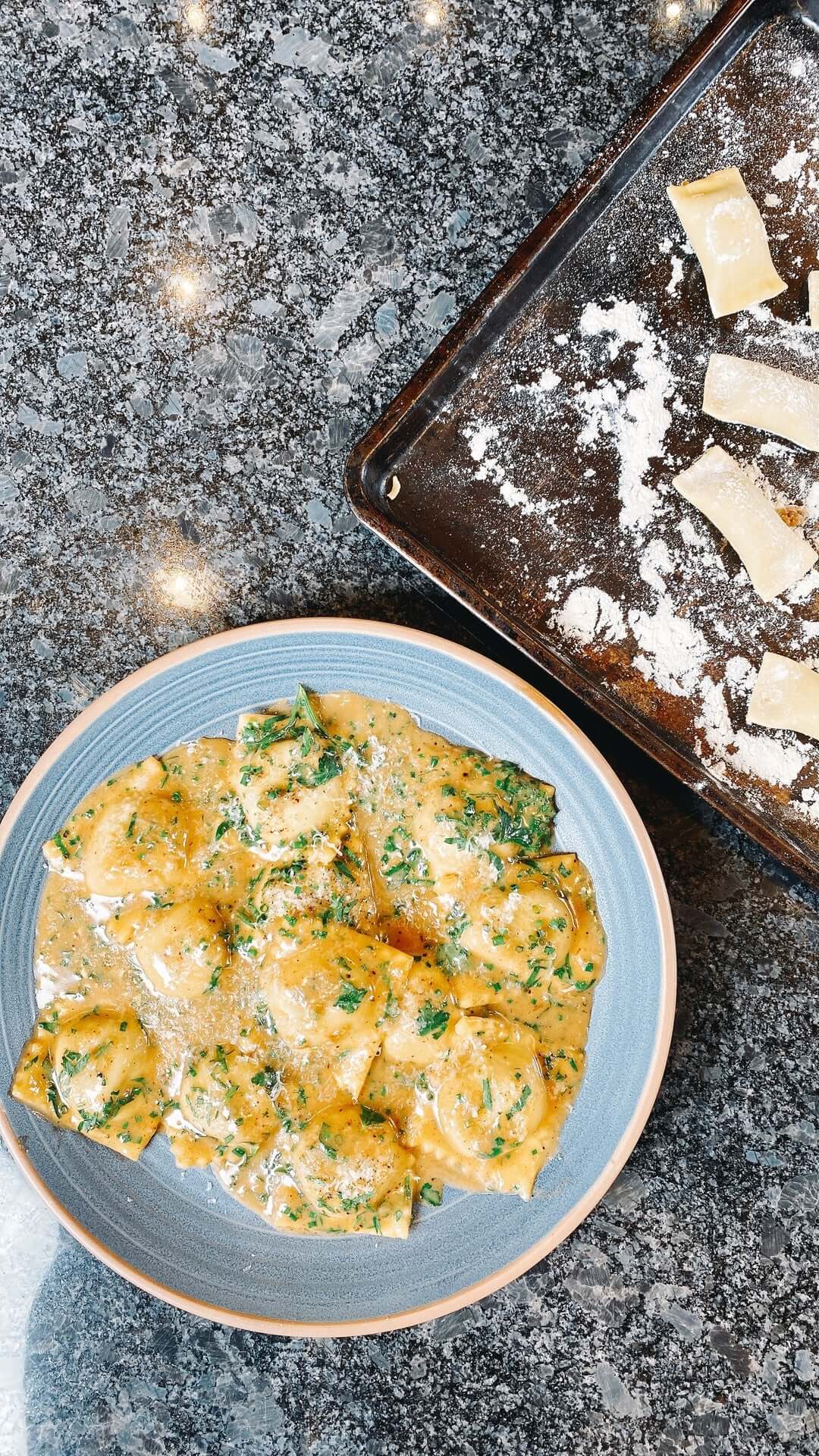 Raviolis farcis au porc braisé et oignons confits