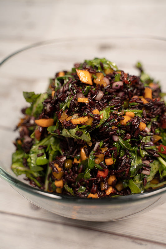 Riz noir impérial, sauce vierge et roquette