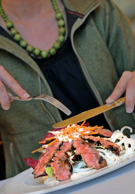 Salade de bœuf thaïlandaise, vinaigrette aux arachides