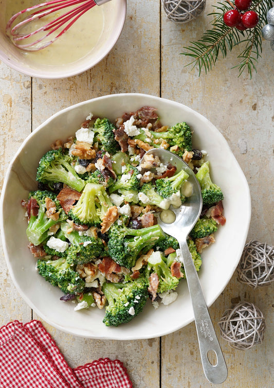 Salade croquante de brocoli aux noix et canneberges