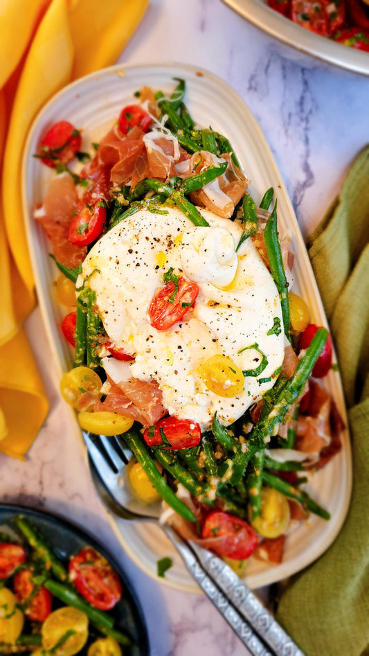 Salade de haricots, burrata et prosciutto