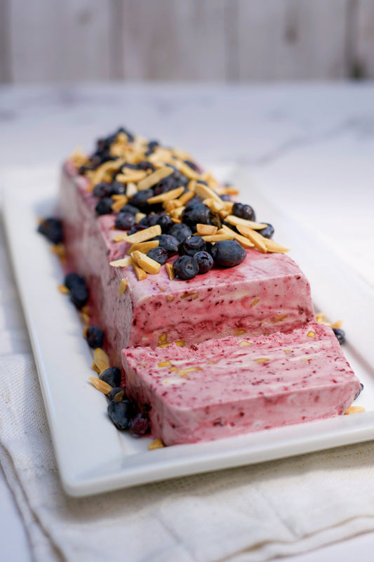 Semifreddo à la camerise et aux amandes