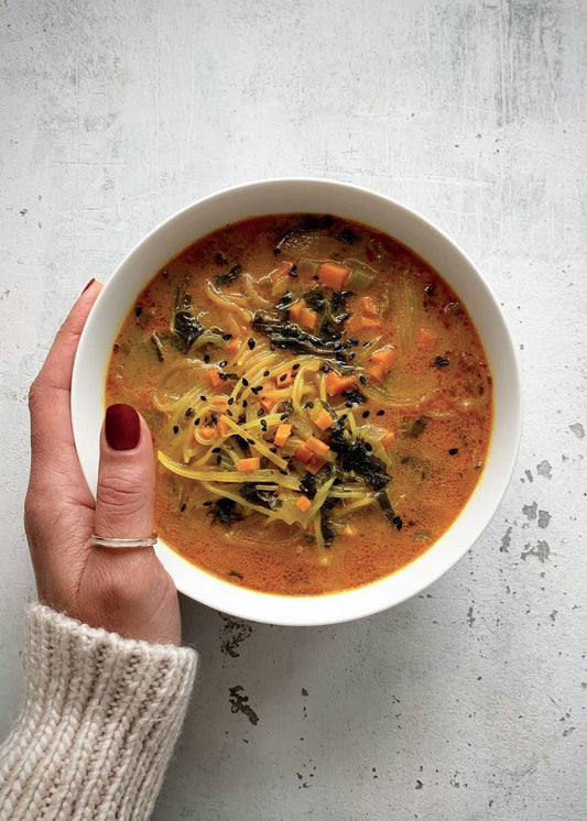 Soupe aux légumes parfumée au curcuma