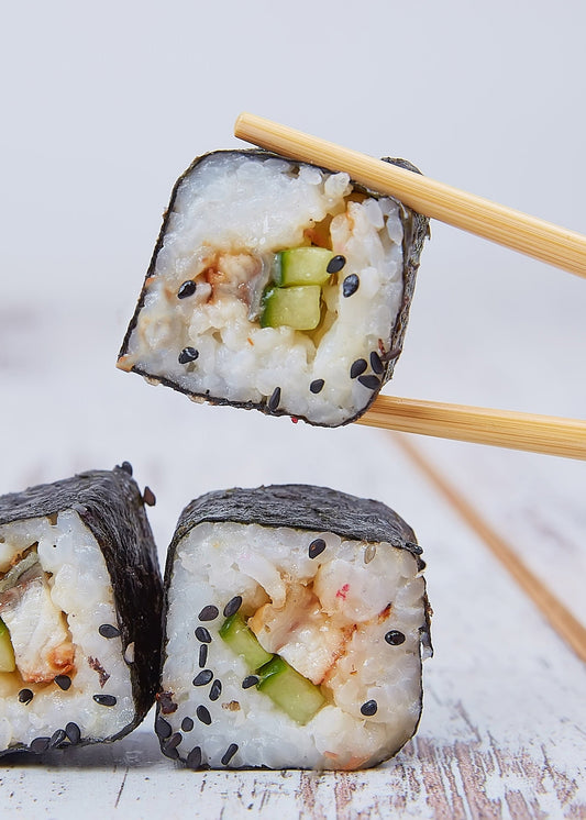 Sushi au thon, poivrons et avocat