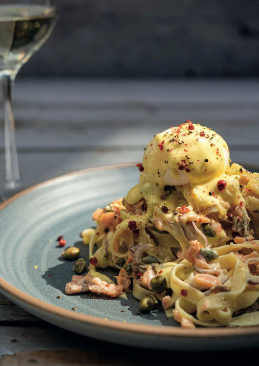 Tagliatelles hollandaises au saumon fumé et au poivre rose