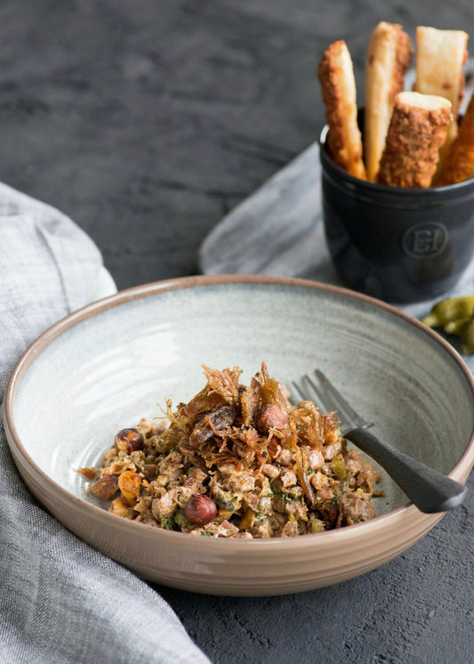 Tartare de magret de canard au croustillant de canard confit