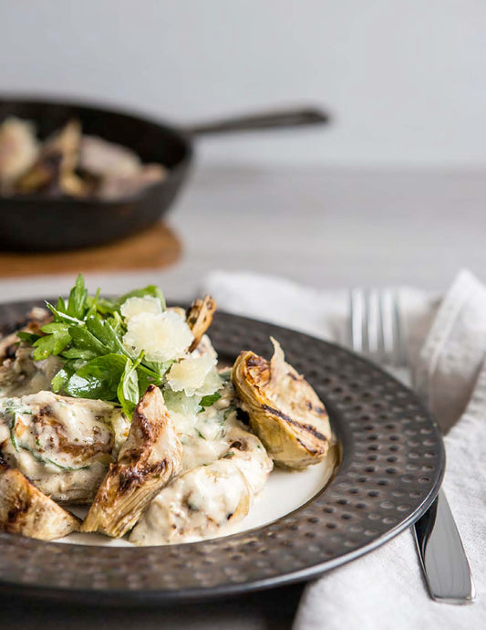 Salade de cœurs d’artichaut grillés, äioli au parmesan et au basilic