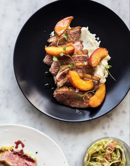 Magret de canard aux pêches et au pineau des Charentes