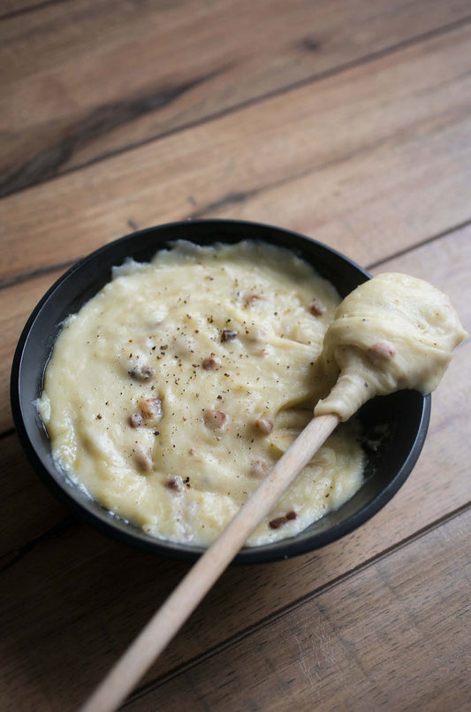 Purée de pommes de terre façon aligot aux lardons et au cheddar en grains