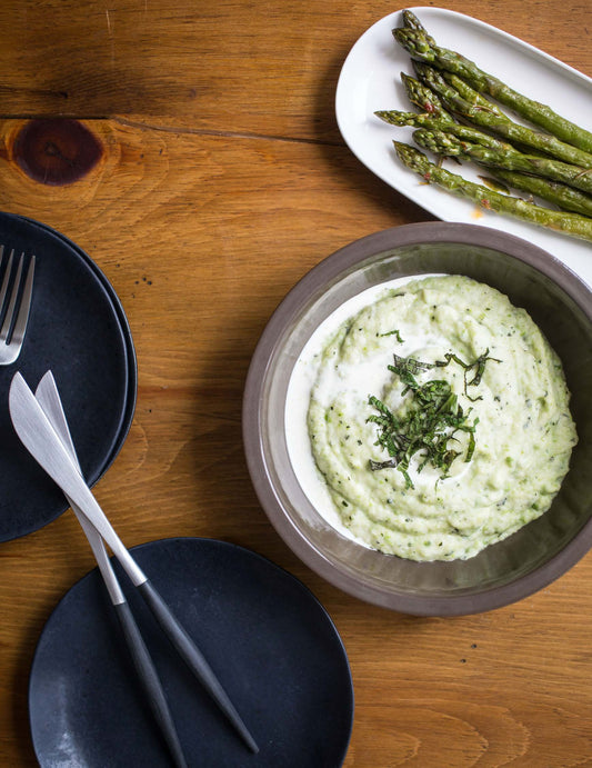 Purée de céleri-rave et de petits pois au basilic