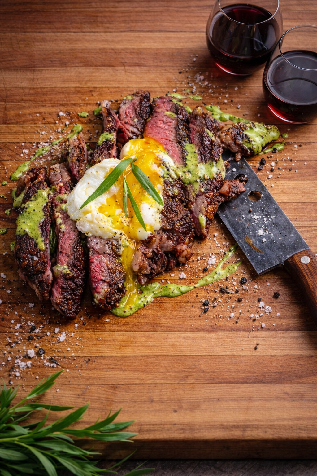 Faux-filet sous vide à point, béarnaise verte montée au beurre infusé (option œuf coulant)