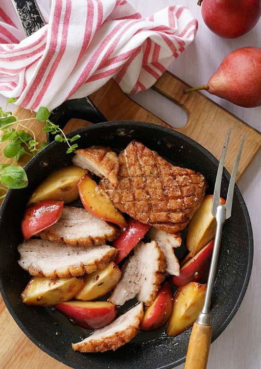 Bédaine de porc grillée aux poires, sherry et érable