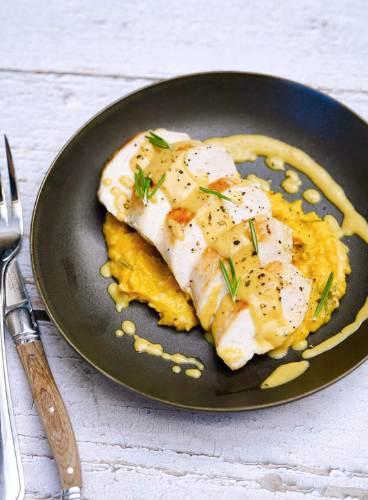 Blancs de poulets, velouté de citrouille au gingembre et à l’ail confit