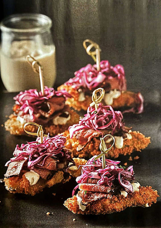 Bouchées de cornichons frits à la viande fumée