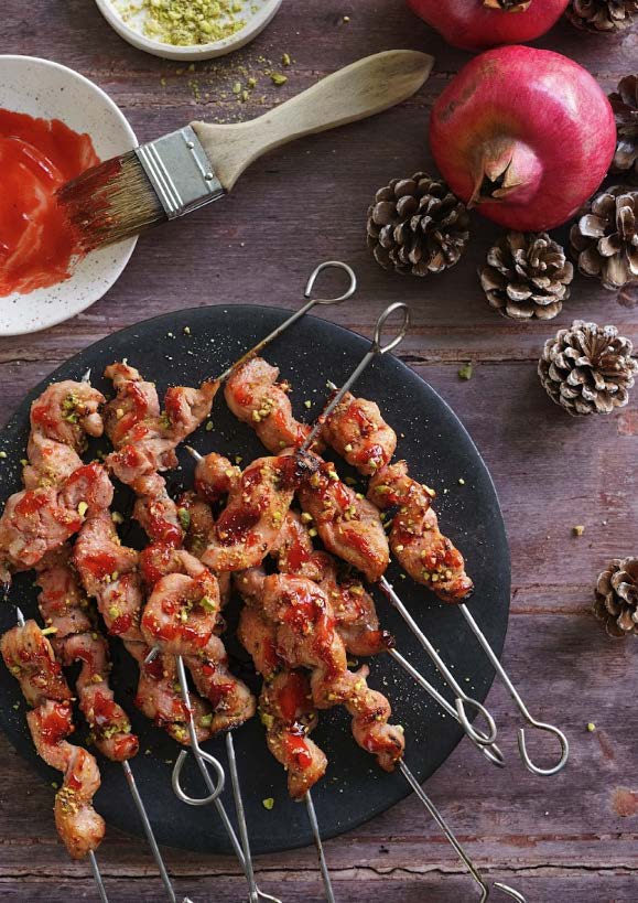 Brochettes de dinde laquée, grenade et pistaches