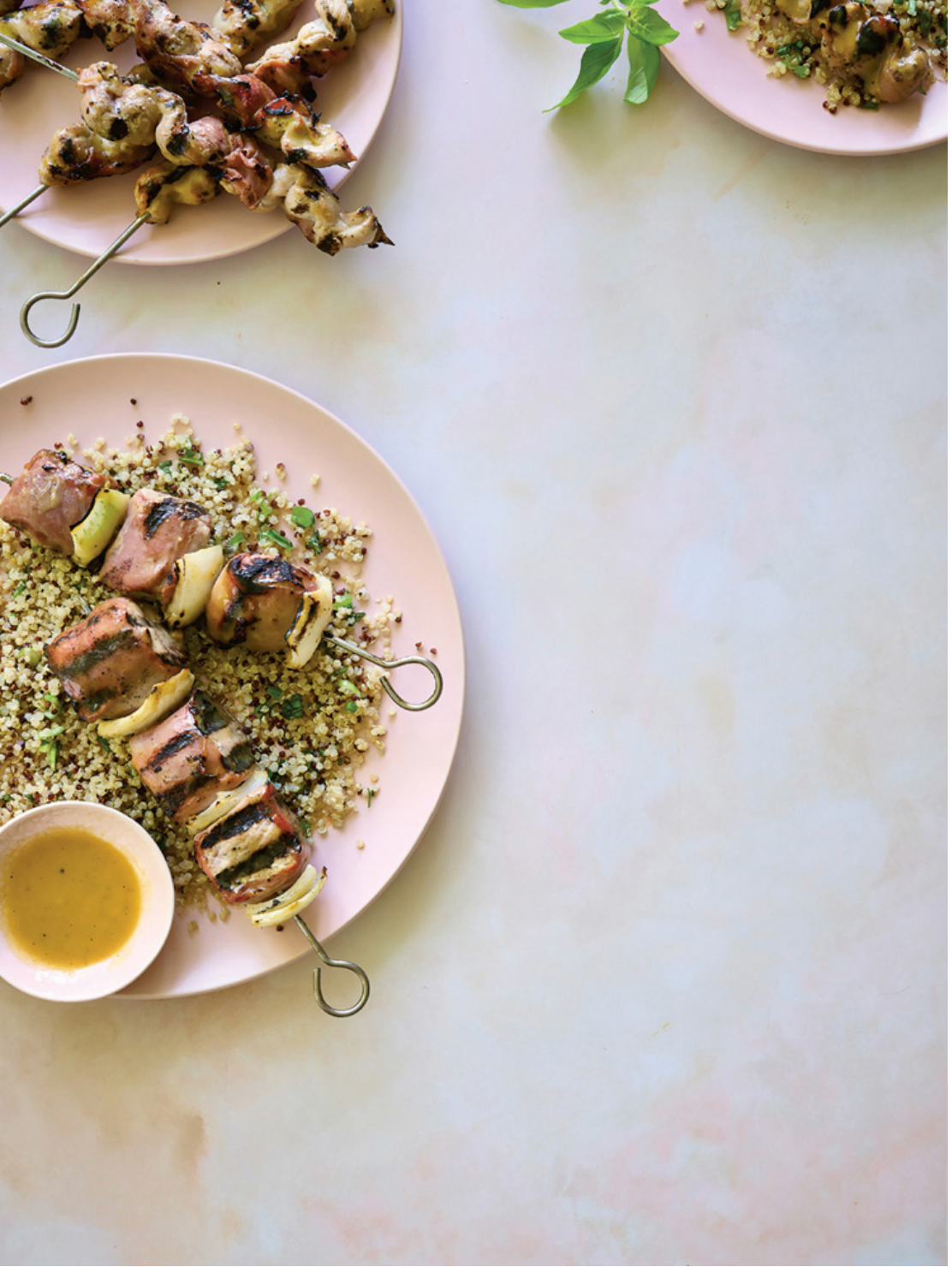 Brochettes de porc, prosciutto et sauce Dijon-érable