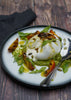 Burrata aux pêches grillées, pesto de roquettes et graines de citrouille