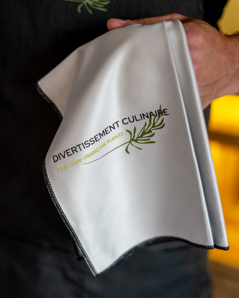 ENSEMBLE : Tablier de chef officiel et Duo de chiffons à polir en microfibres - Divertissement culinaire