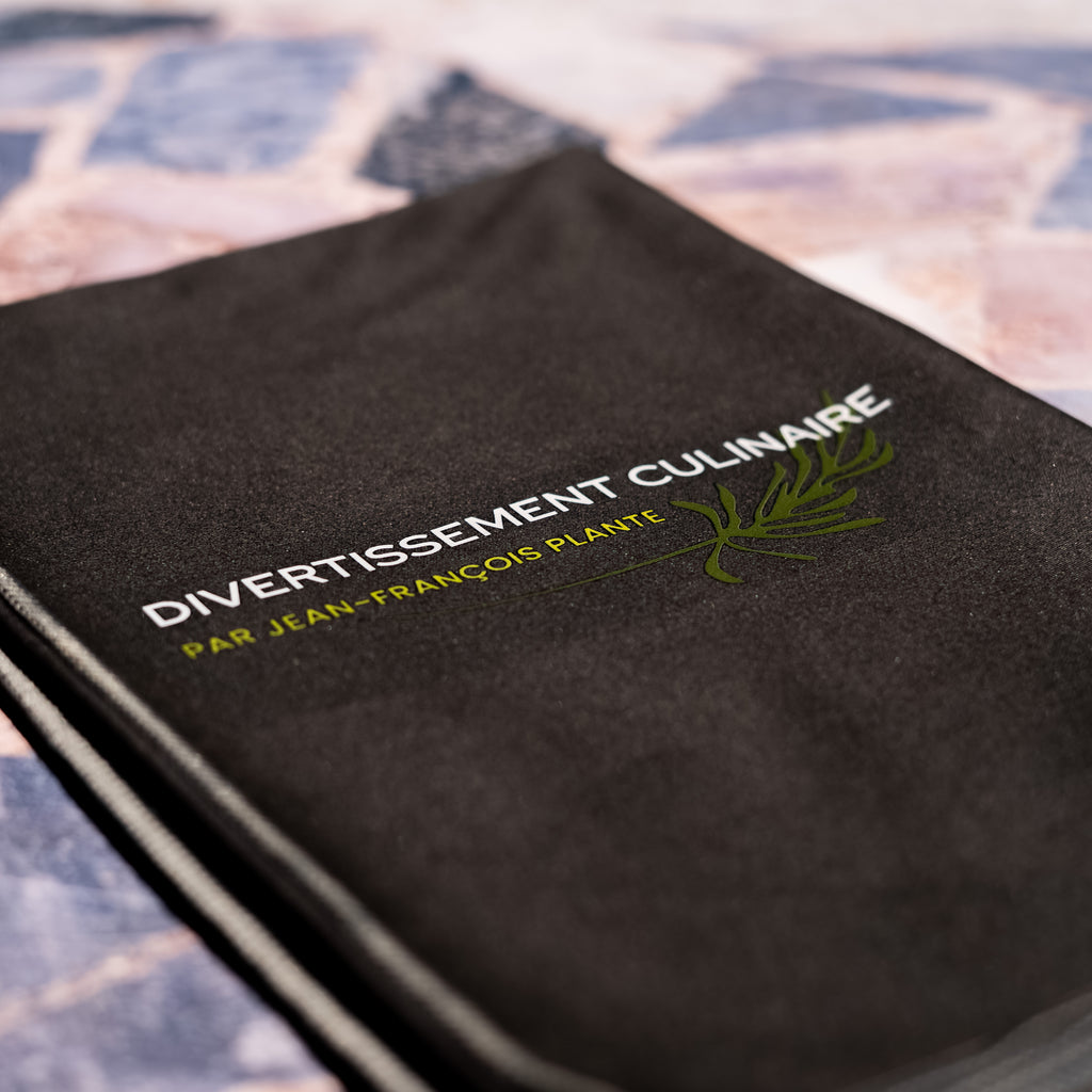 ENSEMBLE : Tablier de chef officiel et Duo de chiffons à polir en microfibres - Divertissement culinaire