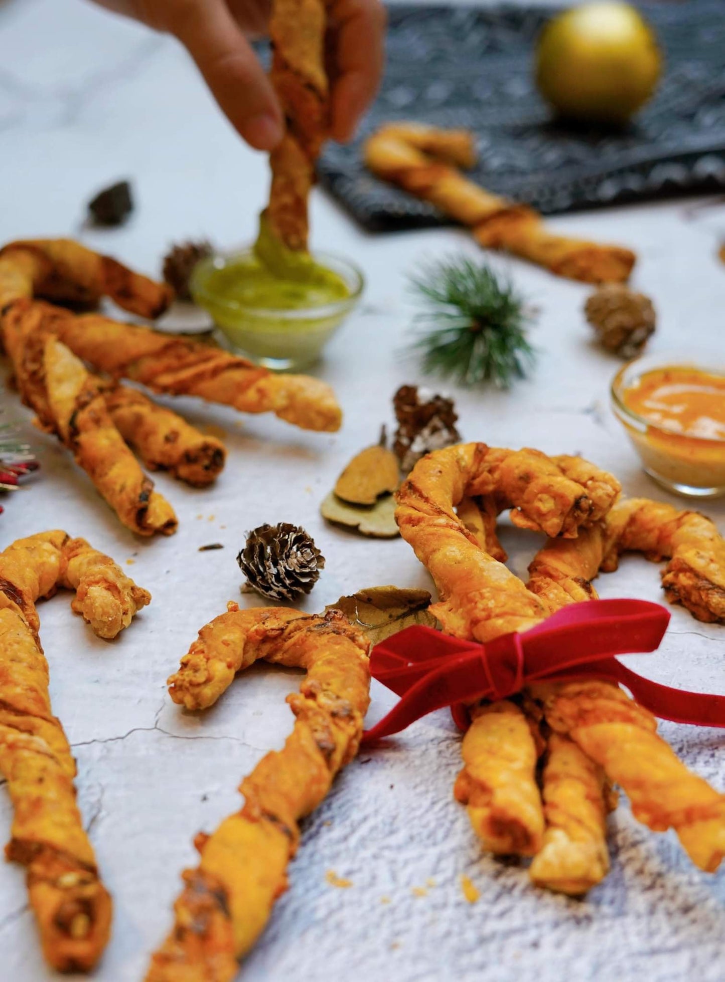 Cannes de noël feuilletées au fromage