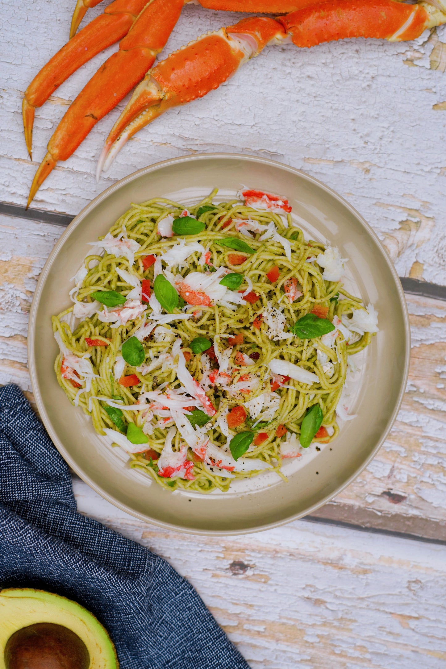 Capellini, pesto d’avocats aux herbes fines et crabe des neiges