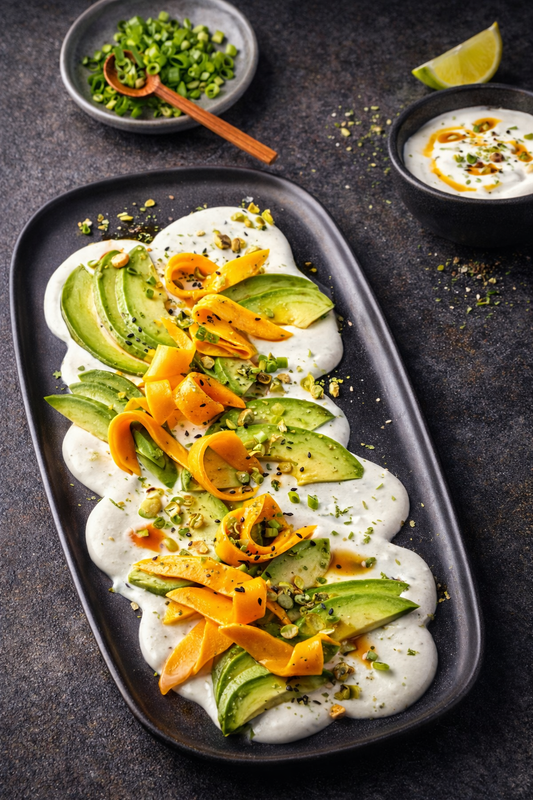 Carpaccio d’avocat et crème fraîche à la ponzu