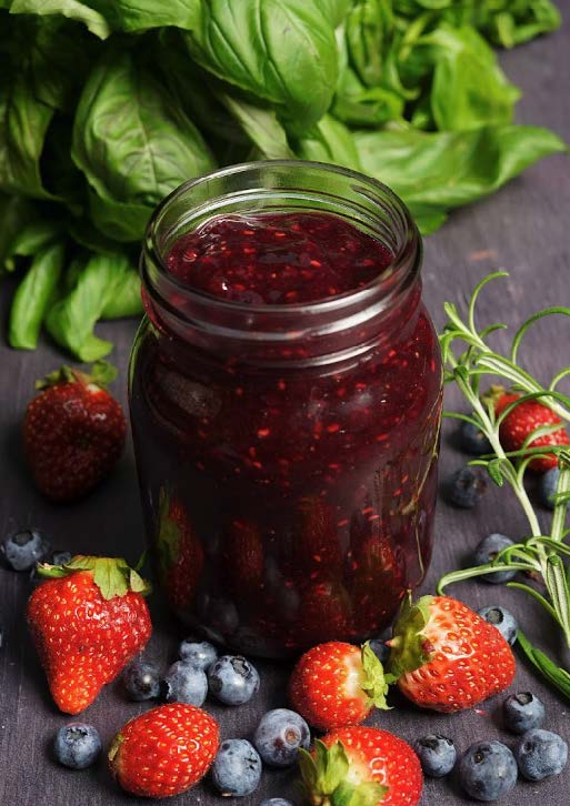 Confiture de fruits des champs au balsamique et romarin