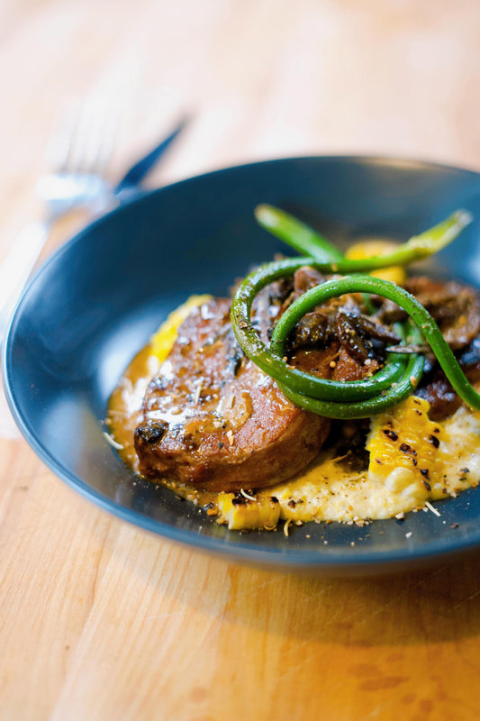 Côtelettes de porc braisées aux champignons et à l’estragon