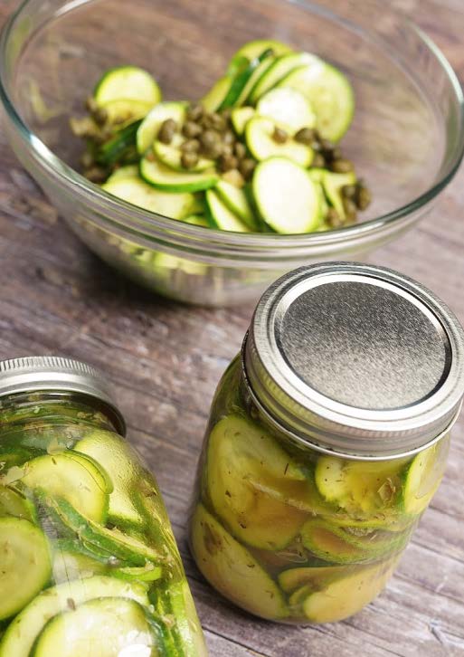 Courgettes marinées à la sicilienne, zestes d’agrumes et poivre noir