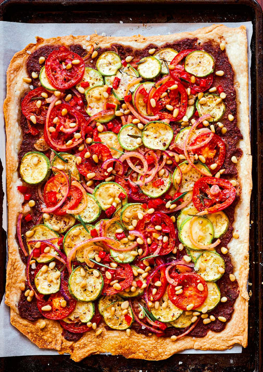 Croûte de légumes rôtis à la tapenade d’olives, comme une ratatouille