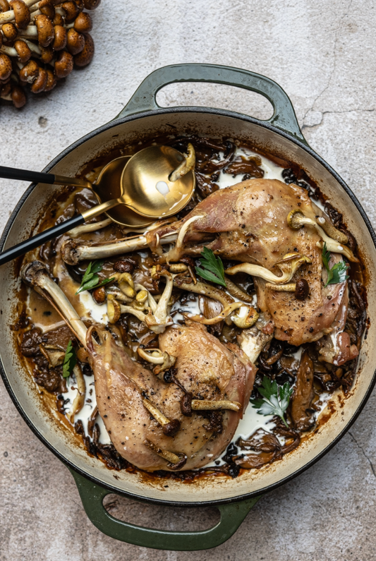 Cuisses de dinde mijotées à la crème de champignons et persil plat
